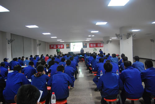 上海滬工閥門(mén)廠機(jī)械操作準(zhǔn)備工(上崗)培訓(xùn)班開(kāi)課