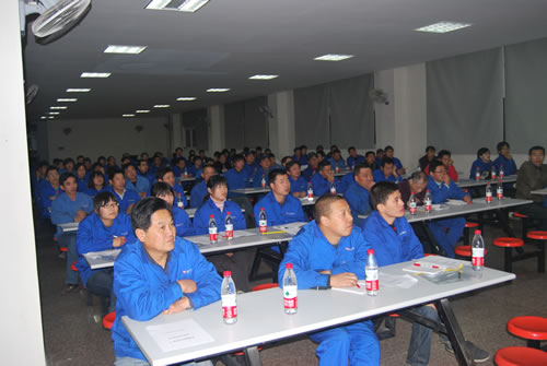 滬工閥門(mén)培訓(xùn)學(xué)員在認(rèn)真聽(tīng)課