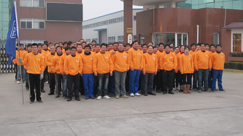 上海滬工閥門廠(集團)有限公司參加長跑活動員工出發前合影