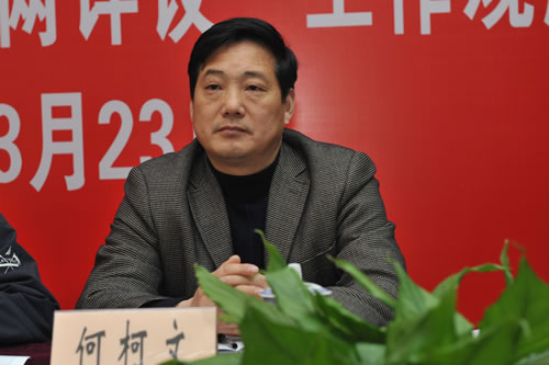 華亭鎮(zhèn)總工會主席何柯文