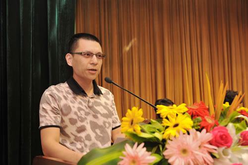 上海滬工閥門廠(集團(tuán))有限公司董事長楊猛在大會上作報(bào)告發(fā)言