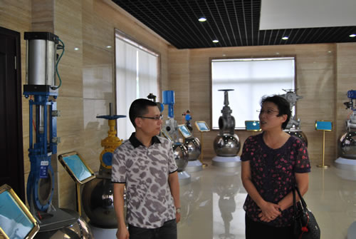 �ζ��^(q��)���f(xi��)����ϯ�����Ůʿ���^�ҹ�˾һ��չ�d