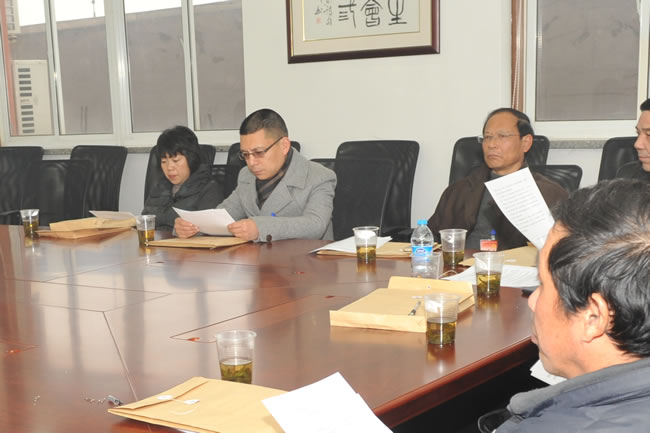 公司黨支部書記楊猛在分組討論、審議鎮(zhèn)黨委工作報告上