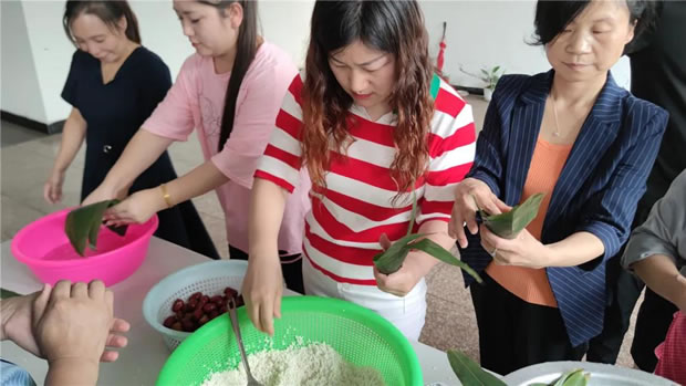 2021年上海滬工閥門廠端午節包粽子活動(圖6)